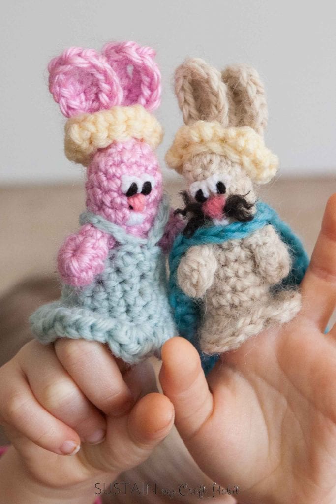Make adorable finger puppets with this free crochet bunny pattern!
