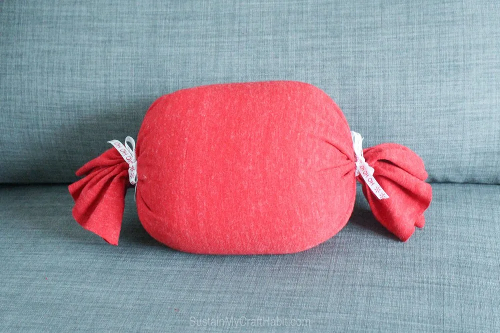 https://sustainmycrafthabit.com/wp-content/uploads/2015/11/DIYNo-SewSweetCandyThrowPillow-greathandmadegiftidea-SustainMyCraftHabit-1870.jpg.webp