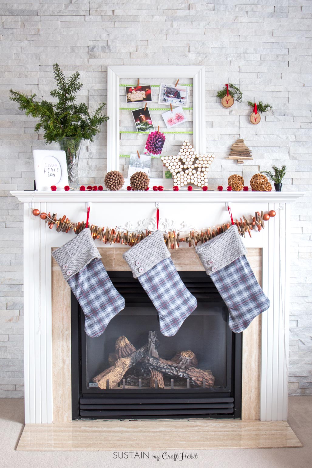 10 simple DIY ideas to make your own rustic Christmas mantle. Handmade holiday decorations, ornaments and crafts. #Christmasmantel #Christmasdecor #ornaments #RusticChristmas