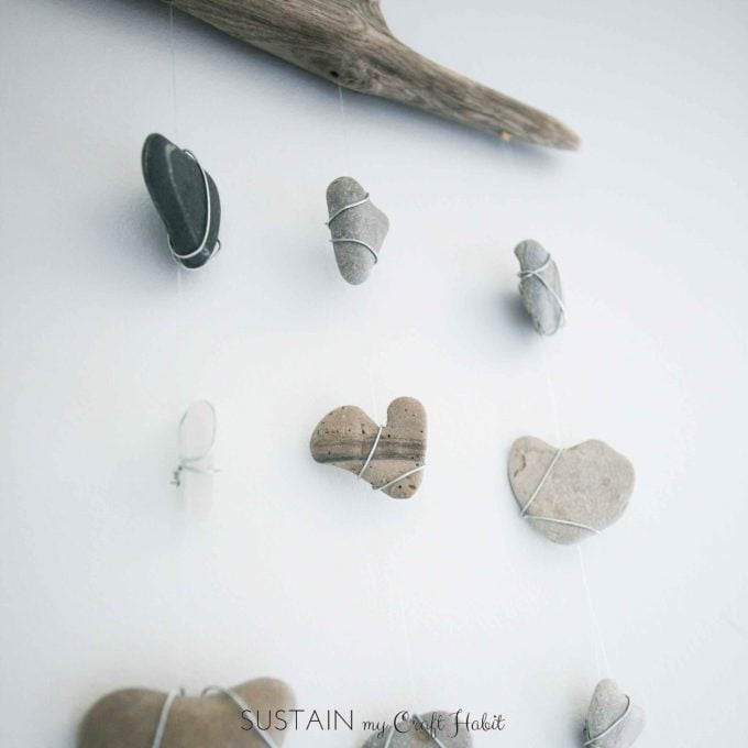 DIY nautical decor. Rustic wall hanging with driftwood, beach stones and seaglass. Video tutorial included!
