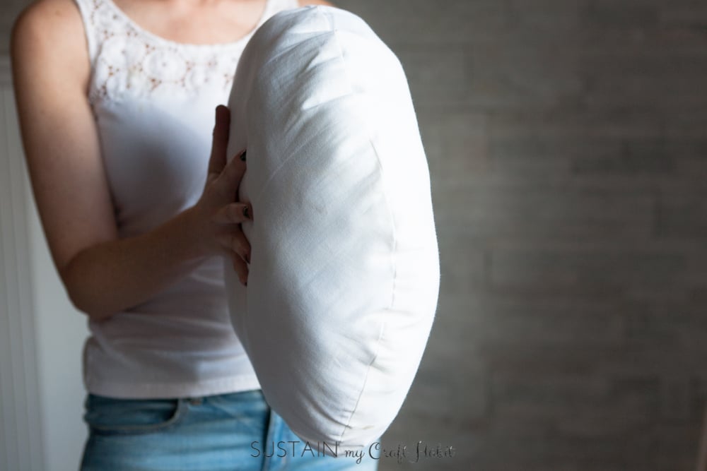 Round store pillow form