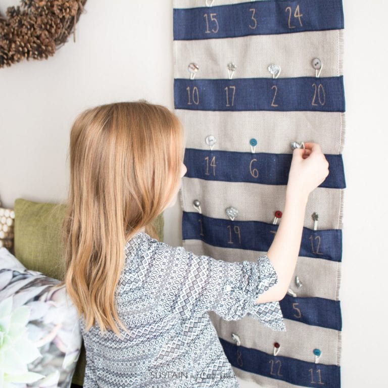 Easy DIY Advent Calendar with Ribbon and Burlap: #12MonthsofDIY