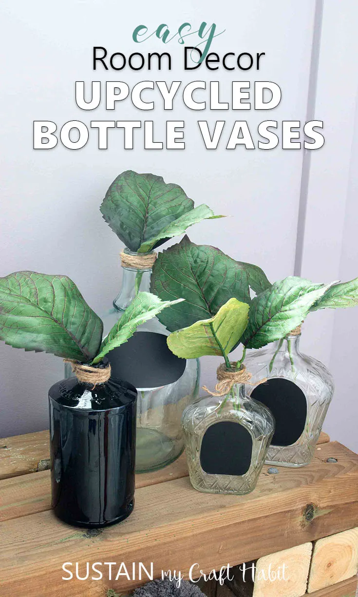 So easy! Love this wine bottle crafts idea! Would be so fun as a unique centerpiece idea. Chalkboard vinyl and twine add a cozy farmhouse touch. Glass bottle crafts #upcycledcrafts #upcycling #rusticdecor #vinylcrafts
