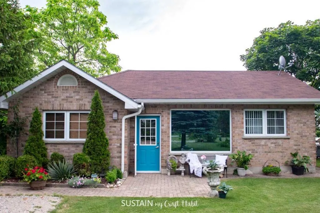 How to Paint a Front Door for added Curb Appeal! Gorgeous teal blue colored cottage front door. Simple refresh using DecoArt Americana Decor Curb Appeal in Harbor Blue.