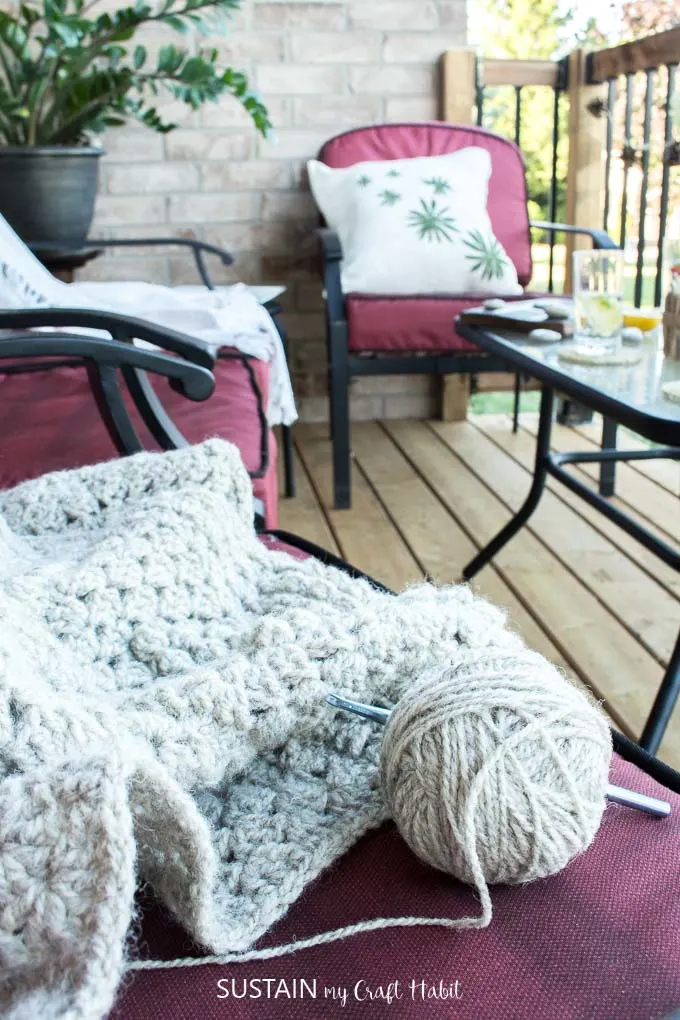 Crochet afghan pattern plus 11 other ideas for summer patio relaxation.
