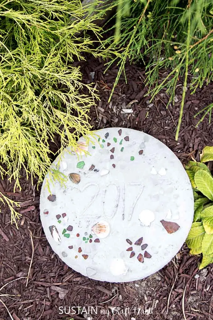 DIY concrete stepping stones