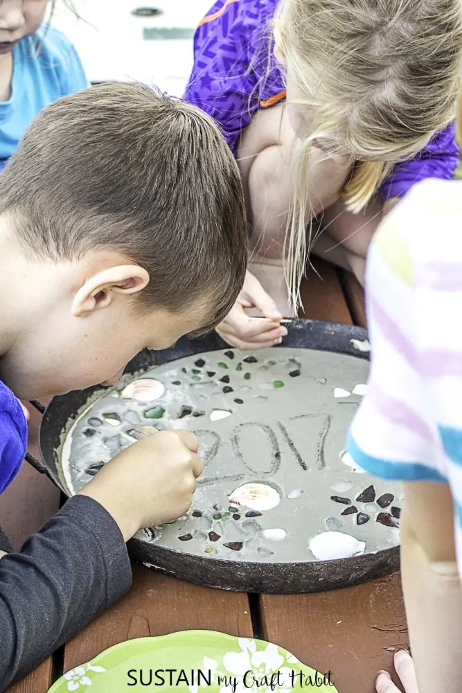 diy stepping stones with kids