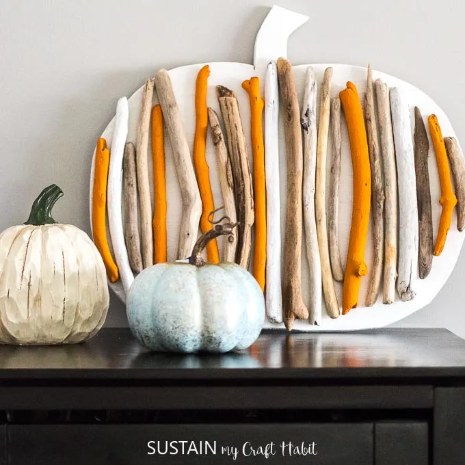Handpainted driftwood pumpkin / Rustic autumn decor / Handmade fall decorating idea #pumpkins #diypumpkins