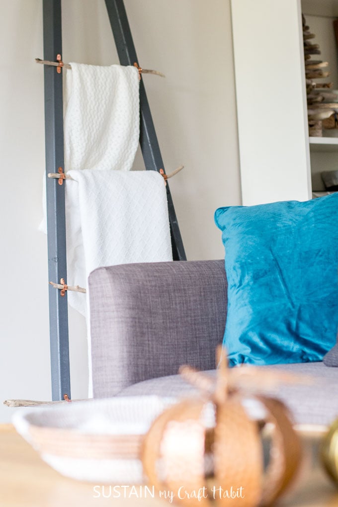 Rustic driftwood blanket ladder in a fall home tour. #cbhometour #blanketladder