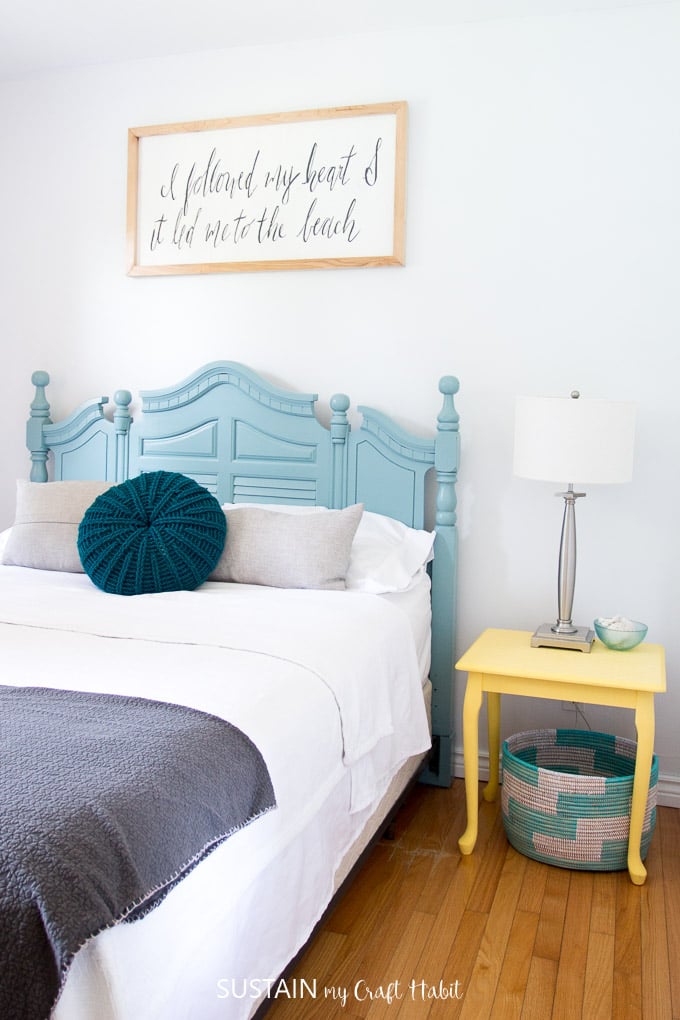 Beach themed bedrooms | Teal and yellow bedroom decor ideas | #coastalstyle #coastalcottage #lakehouse