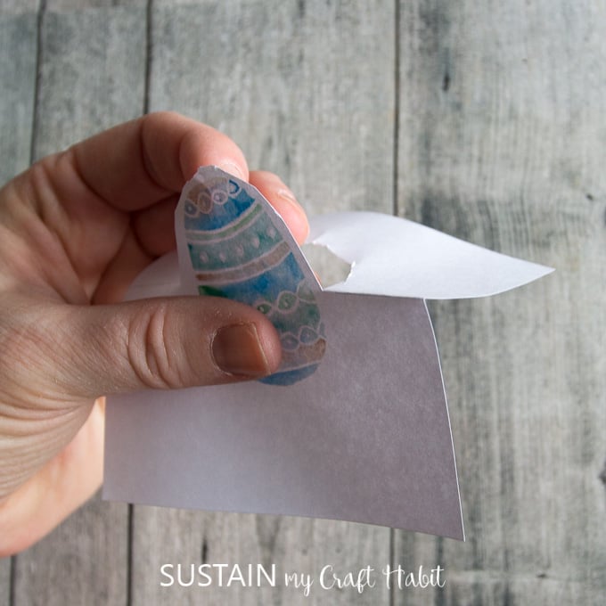 Folding a printable Easter place card