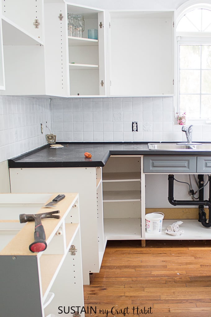 Completed view of kitchen aftern painting tile backsplash.