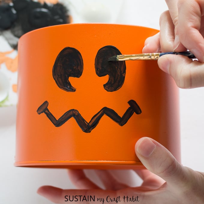 Painting eyes onto an tin can pumpkin and more halloween decorating ideas