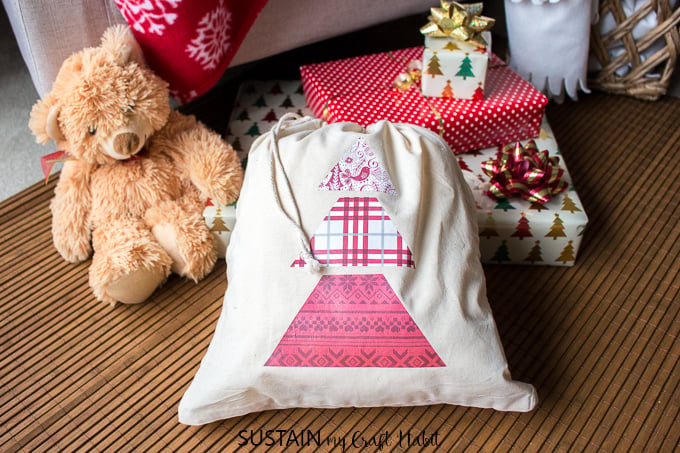 reusable Christmas gift bag with Cricut EasyPress 2