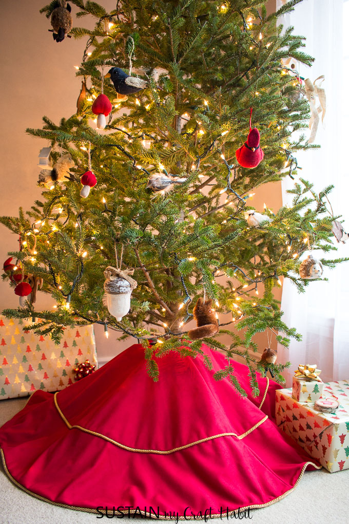 how to make a tree skirt for Christmas