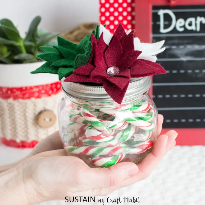 last minute DIY Christmas gift made from mason jar and felt fabric poinsettia
