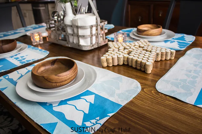 Tutorial for how to make placemats that are reversible for winter and Christmas