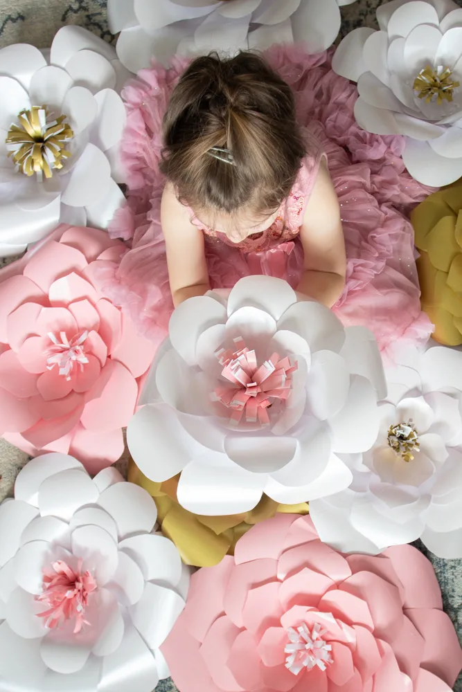 https://sustainmycrafthabit.com/wp-content/uploads/2019/05/DIY-Giant-paper-flowers-3084.jpg.webp