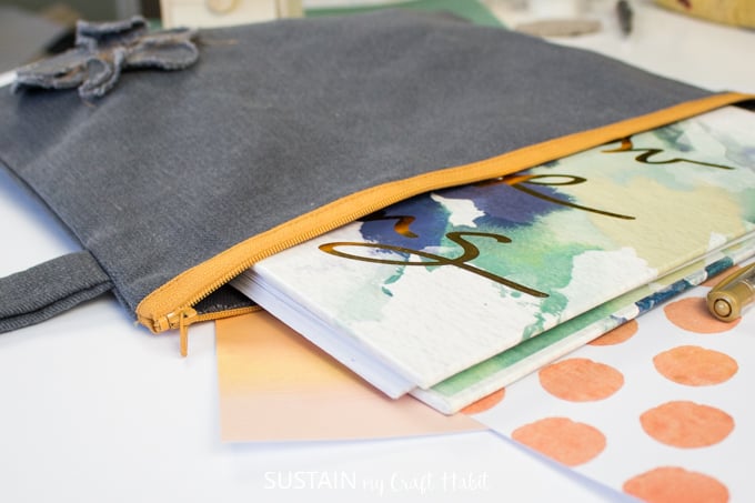 Stay organized and sew up a Pretty Zippered Pencil Case - QUILTsocial
