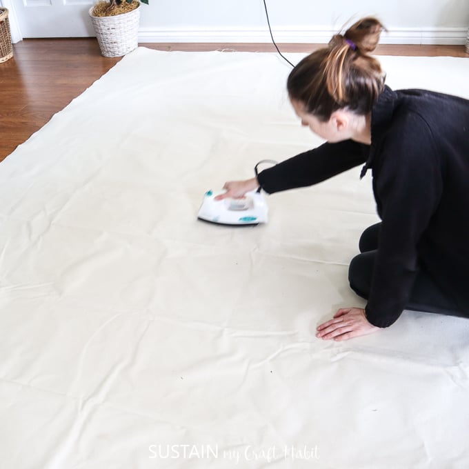  repassez les plis de la grande pièce de toile 100% coton 