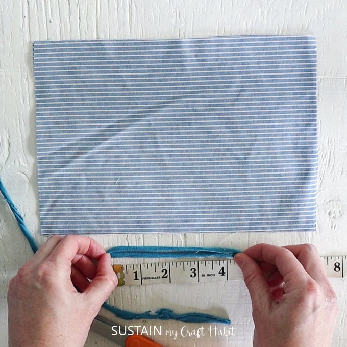 measure the tshirt yarn or elastic and cut following the instrucitons provided