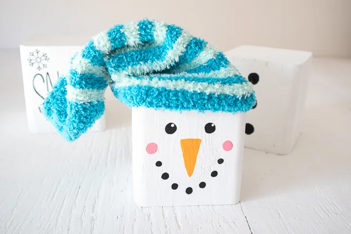 Adding a blue sock to the snowman head block.