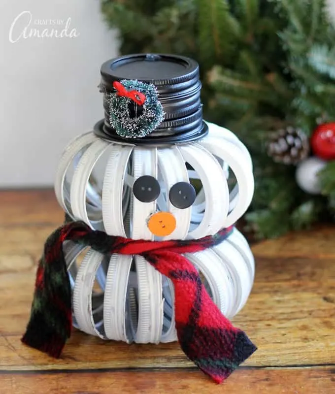 Mason jar Christmas crafts snowman lid.