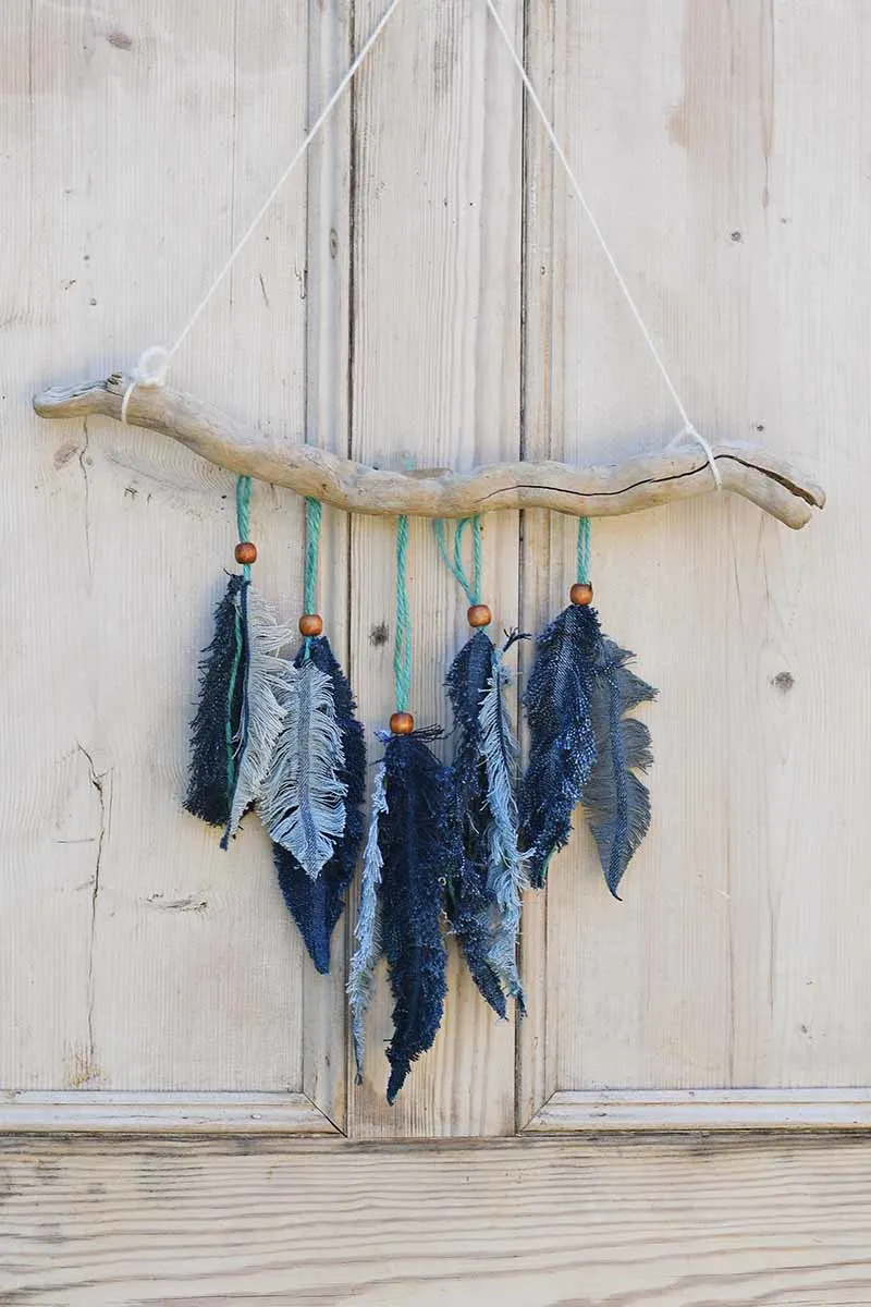 Cool craft feather wall decor.