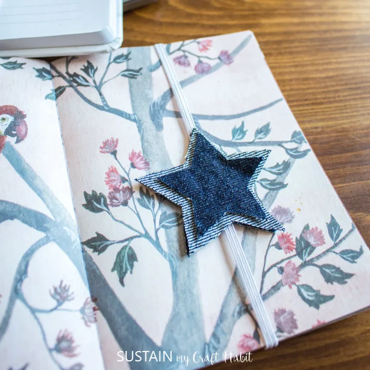 a single star elastic bookband wrapped around a small journal
