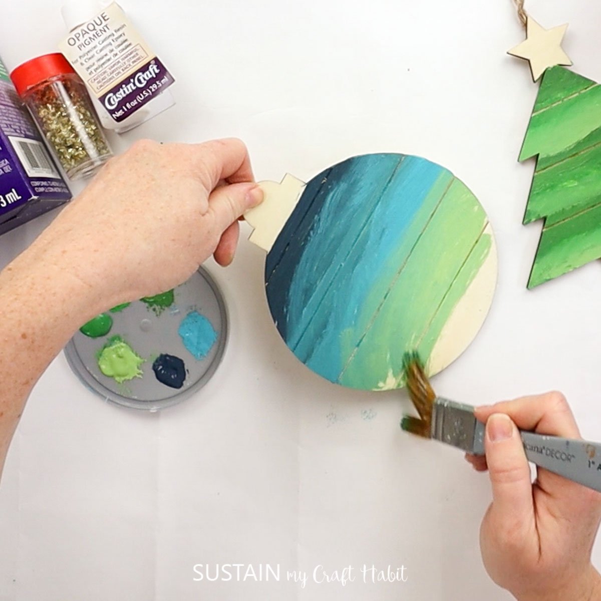 DIY Elegant Poured-Resin Christmas Ornaments – Sustain My Craft Habit