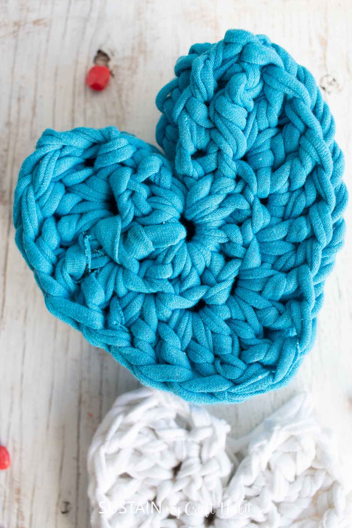How to start crocheting round using t-shirt yarn - Knit & Crochet Blog