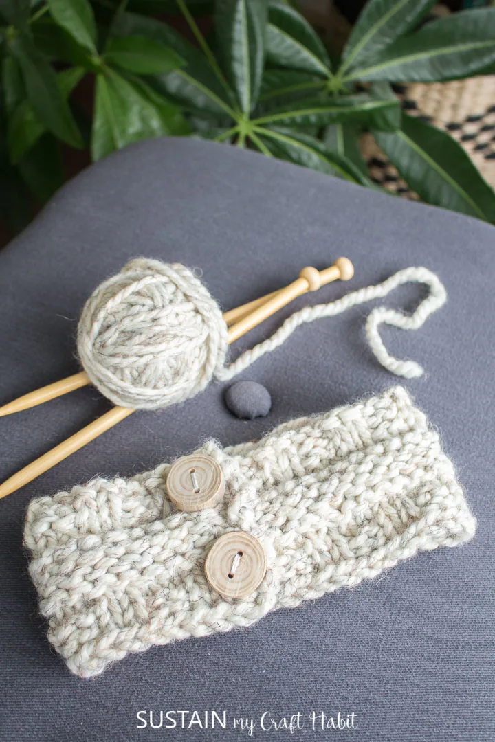 How To Knit A Twist Headband For Absolute Beginners! - Handy Little Me