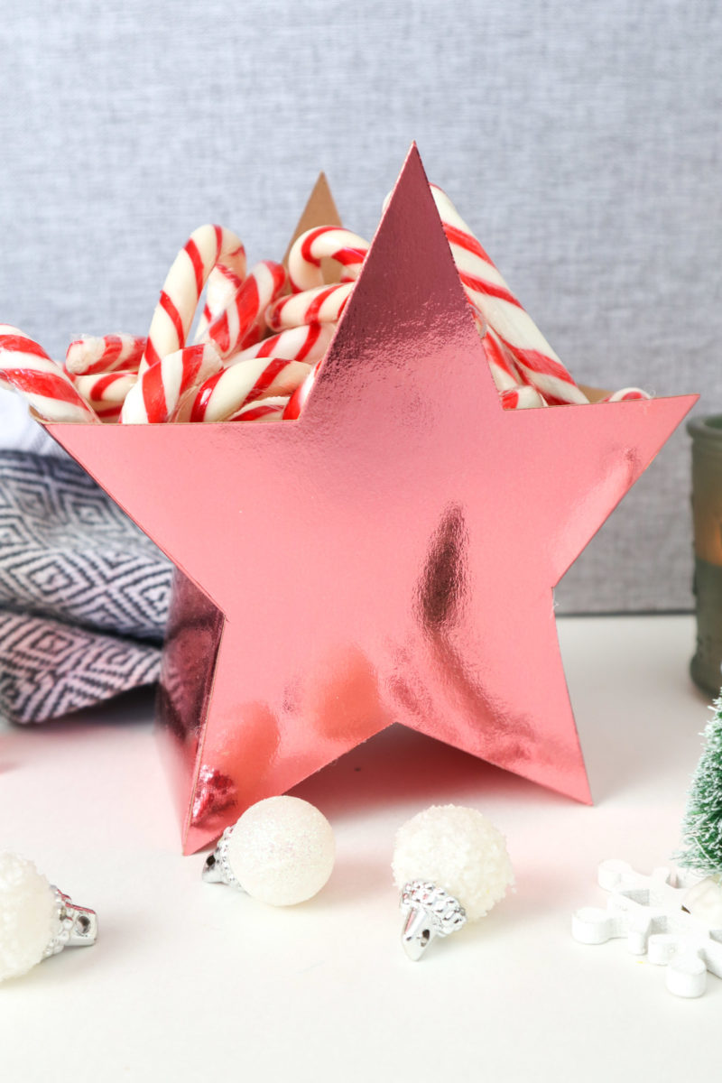 3D paper star candy box with Christmas decorations.