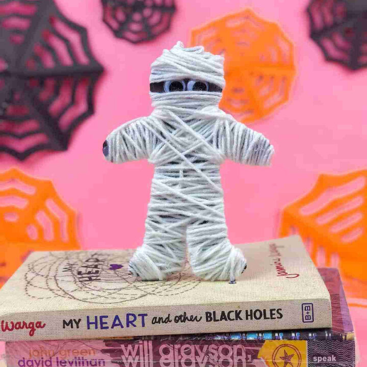 Yarn Mummy on a stack of books.