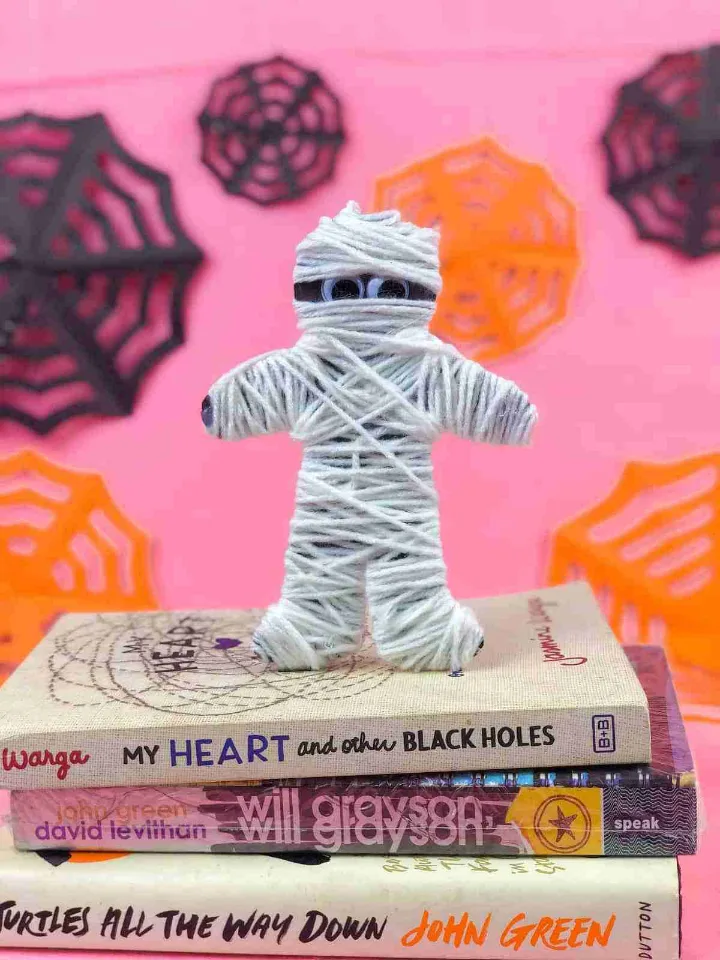 Yarn Mummy on a stack of books.