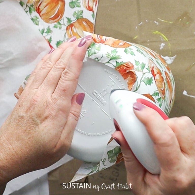 How to Decoupage with Napkins without Wrinkles