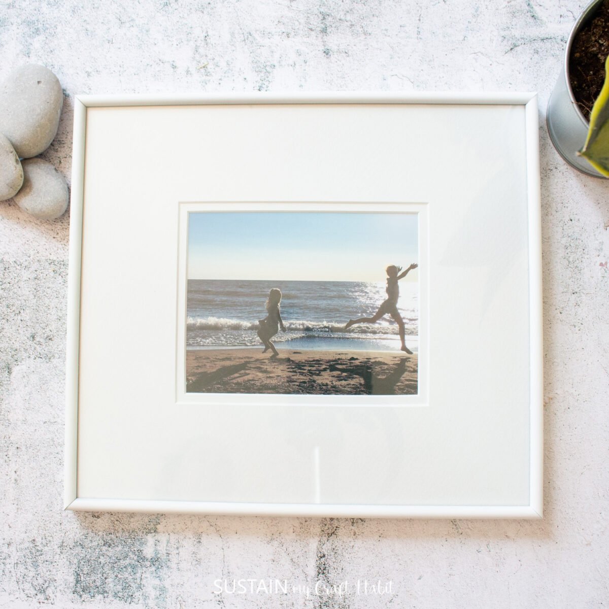 Outdated to Modern Picture Frame Makeover