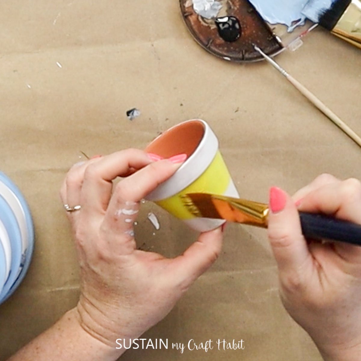 Painting the middle of a clay put yellow.
