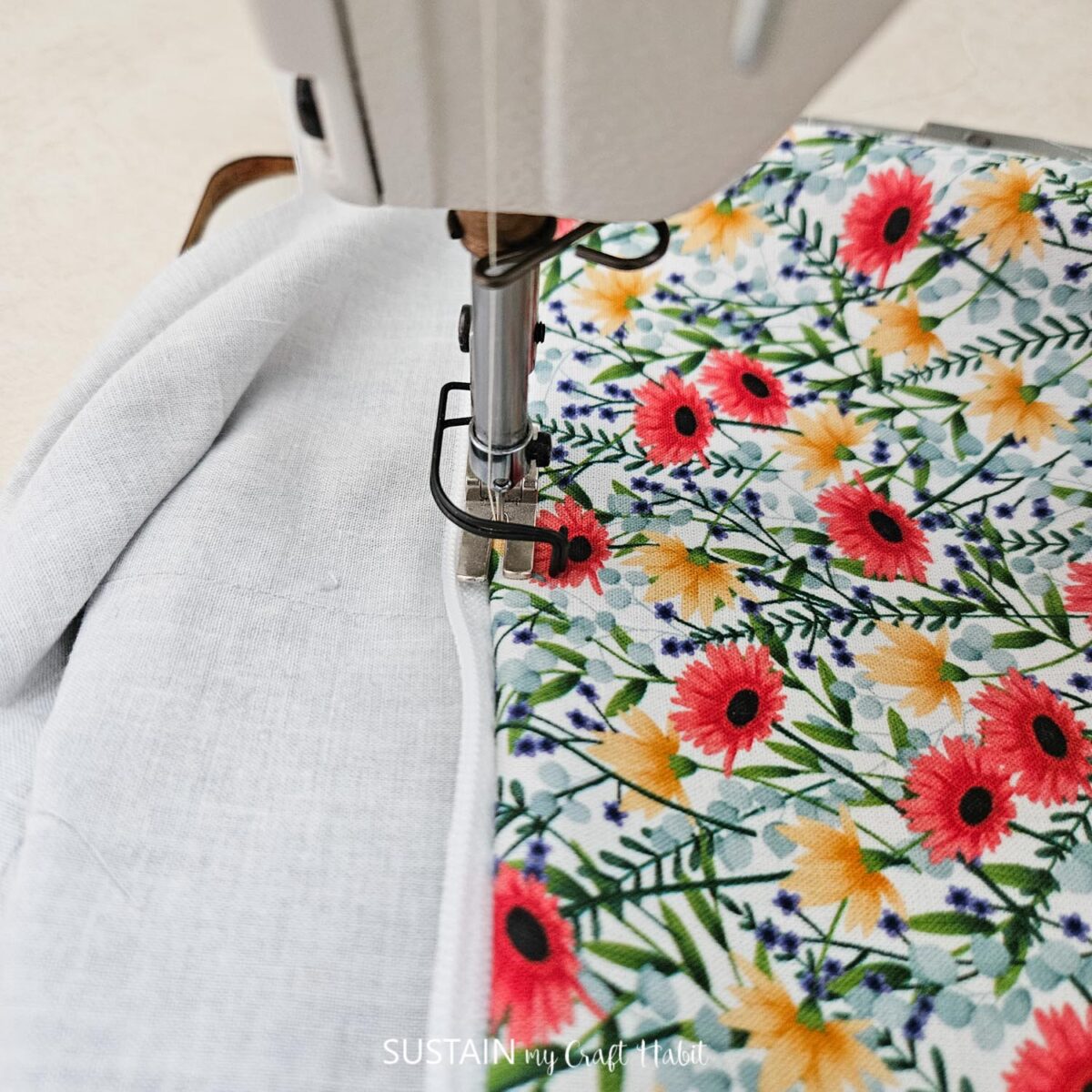 Sewing seam of the makeup bag.