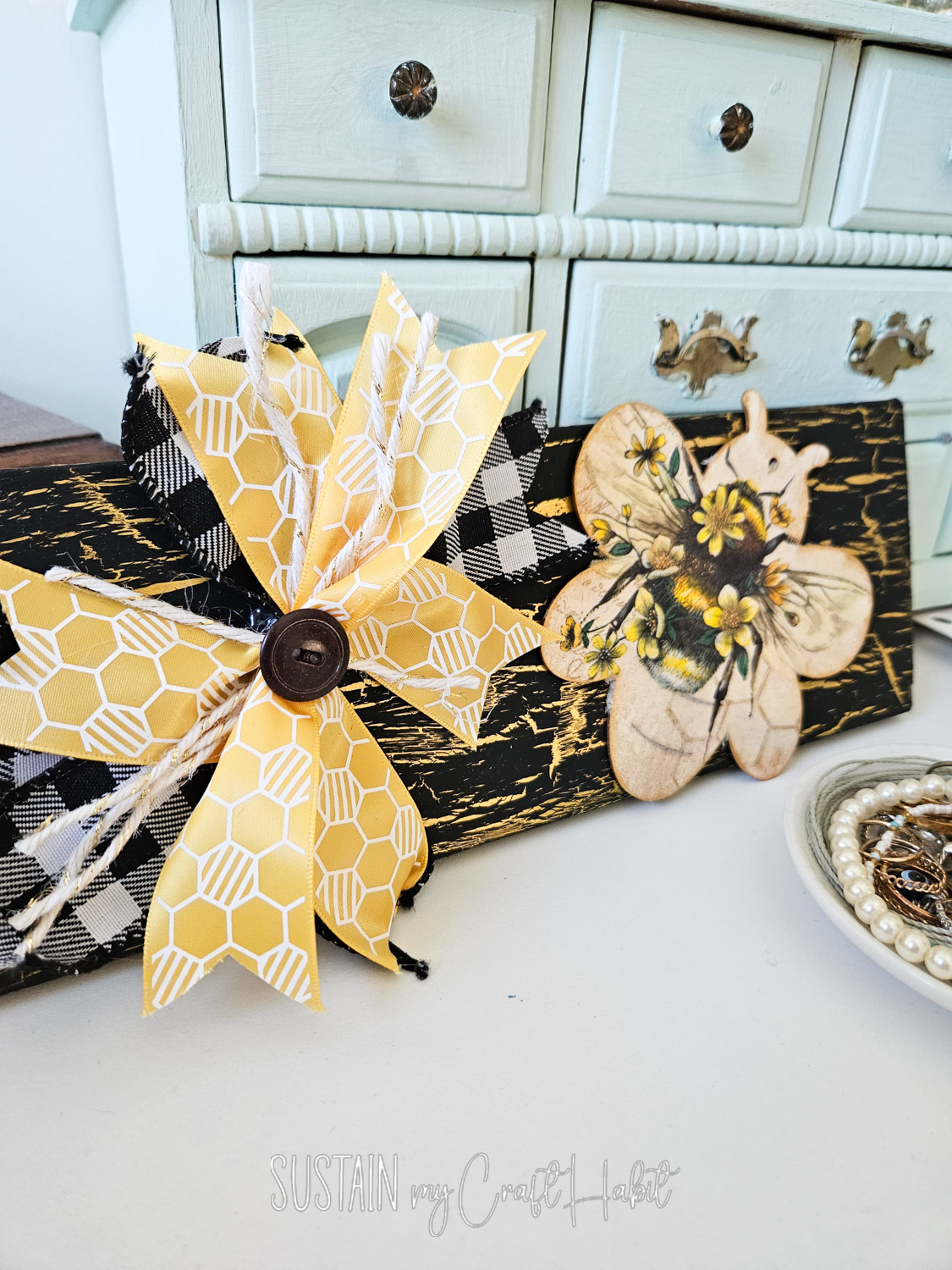 Beautiful Bee Sign Craft