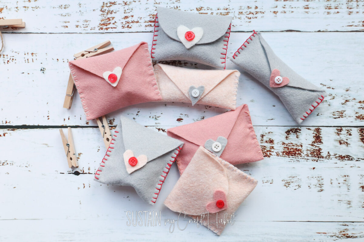 Valentine's day felt envelope garland.