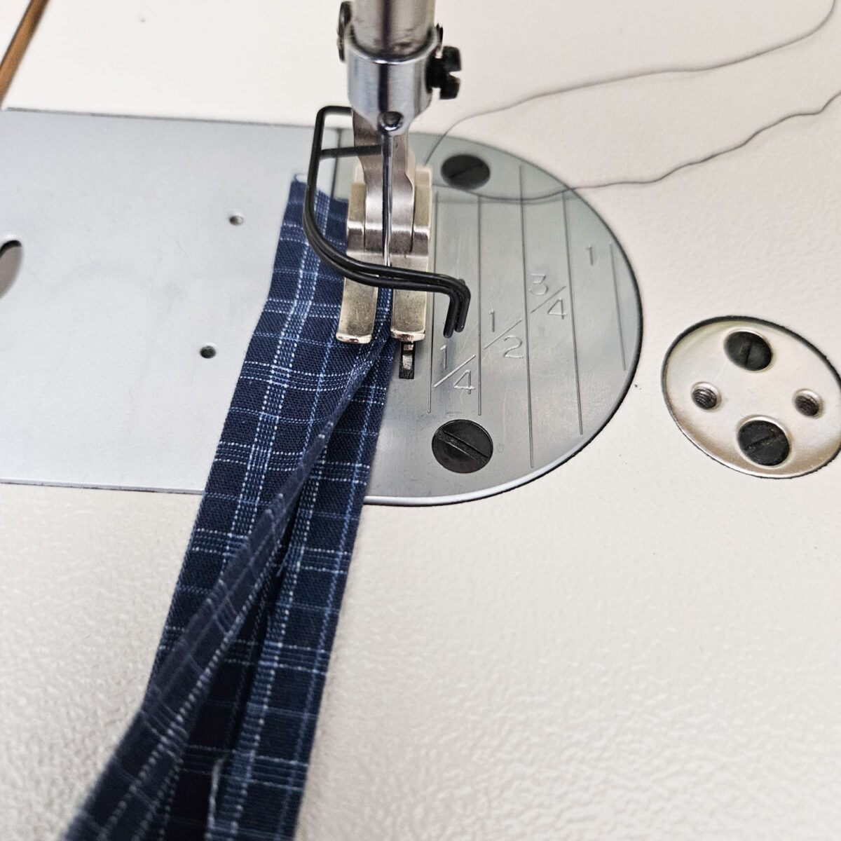 Sewing strap of shirt apron.